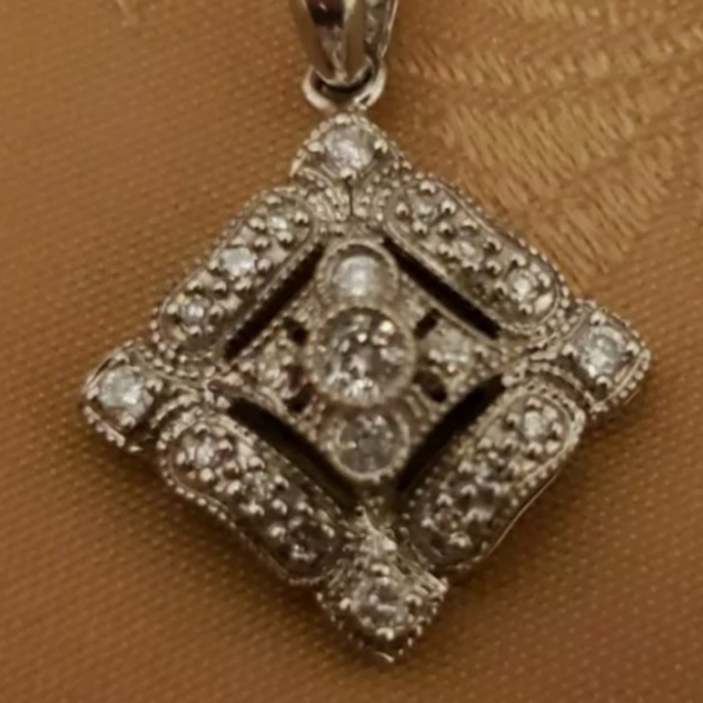 14kt White Gold Diamond Cluster Pendant